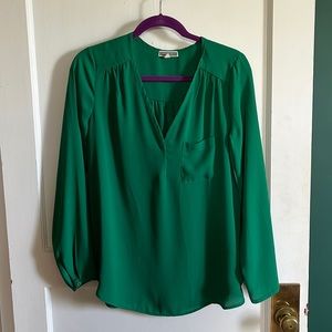 Kelly green v-neck top size S